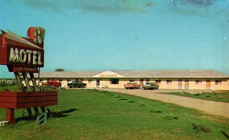 Williamston Inn (Indian Head Motel) - Vintage Postcard